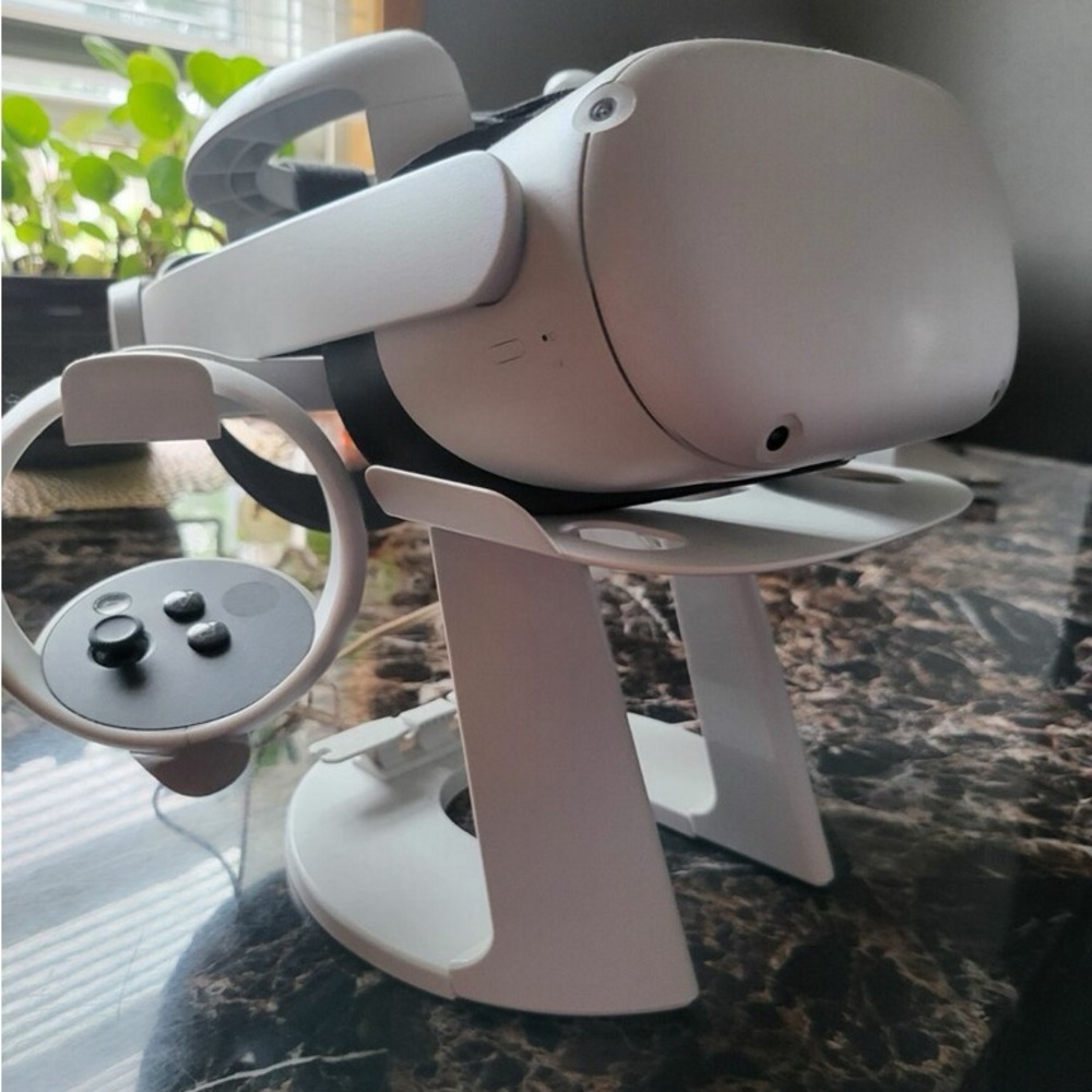 Vr with console and extra battery.